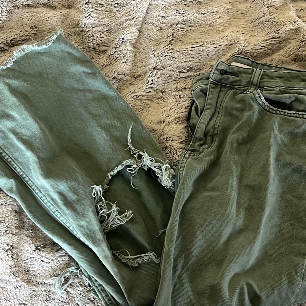 5/$10 item Alter’d state Stylish Green Distressed Women Jeans